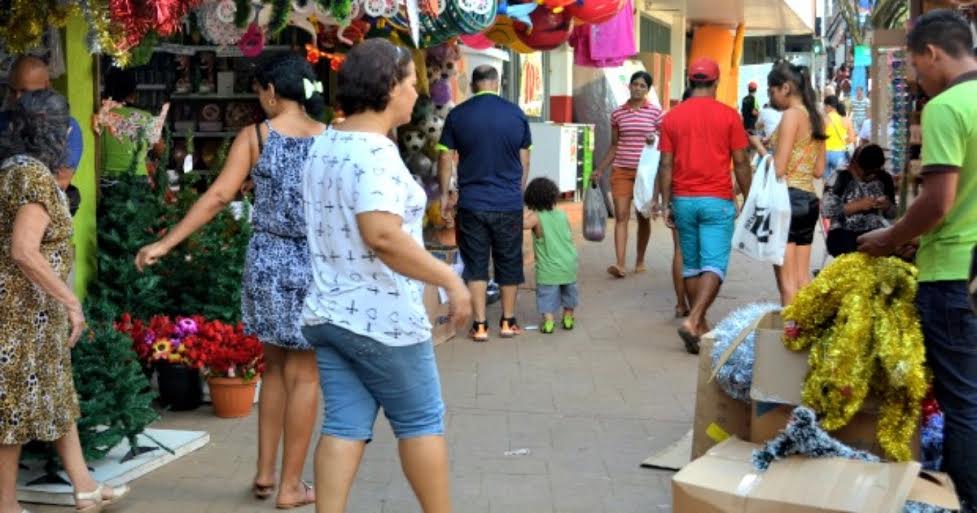 Depois de 15 anos brasileiros compram menos; acreanos diminuíram presença nas lojas