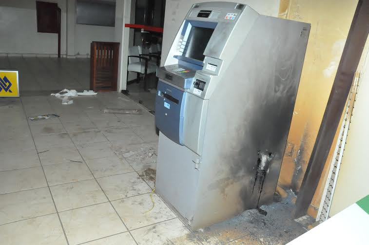 Bandidos com sotaque estrangeiro utilizam explosivo para arrombar caixa da SEE