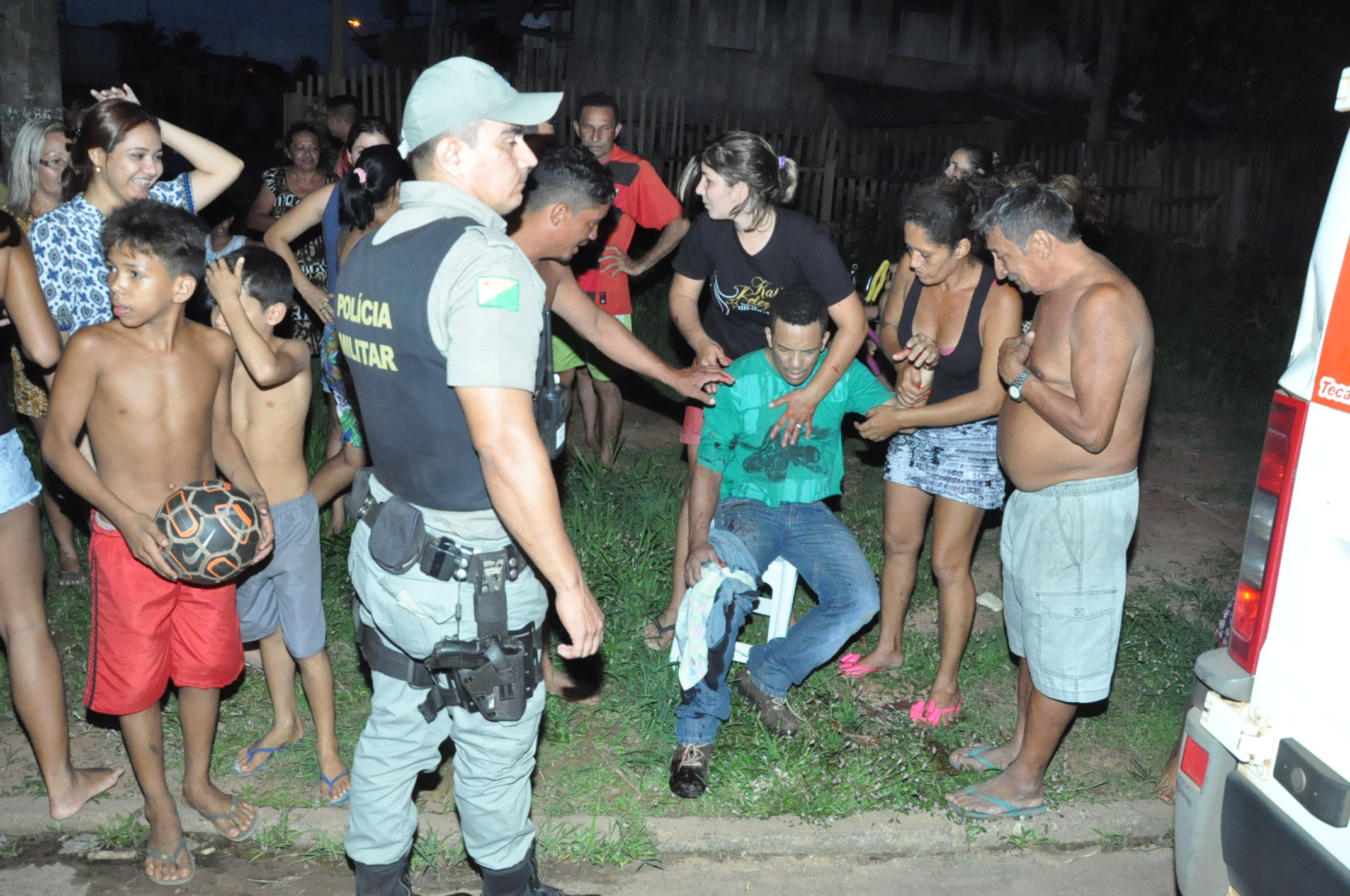 Jovem é preso suspeito de assalto e tentar matar homem que tentou prendê-lo