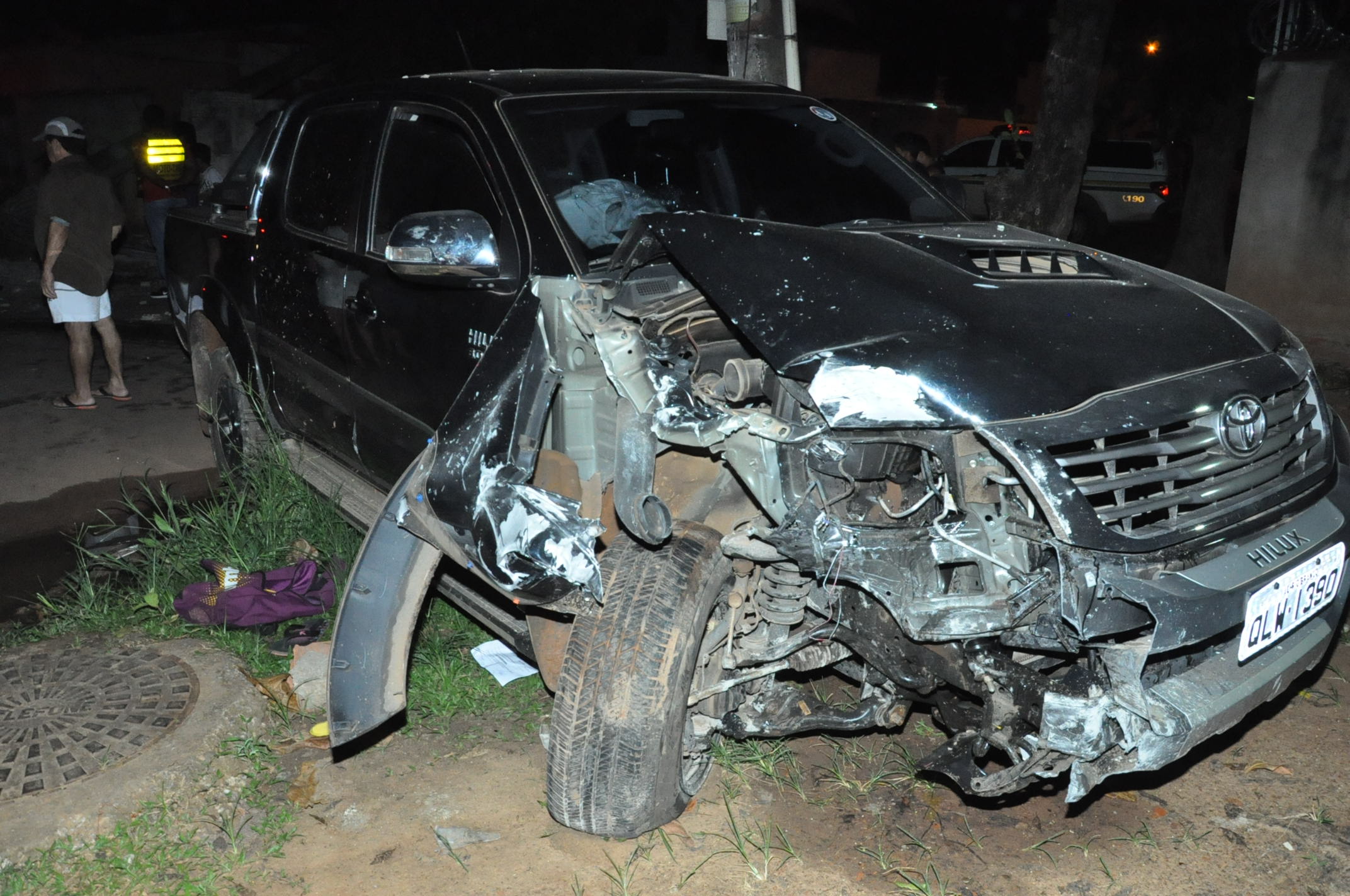 Ladrões roubam caminhonete, são perseguidos e acabam presos pela polícia