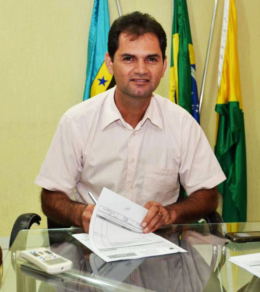 Nesse pagamento que já começou a ser efetuado, a Prefeitura injetou mais de 500 mil reais na economia do município/Foto: ContilNet