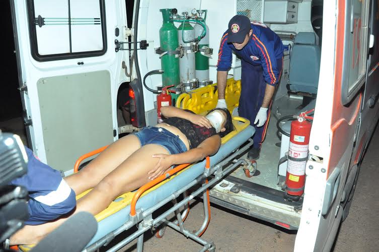 Sargento perde o controle do carro ao cair em buraco; esposa do militar fica ferida