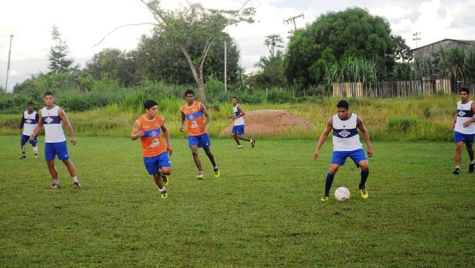 Visando jogo contra o Alto Acre, elenco do Atlético-AC treinou no Campo B da FFAC, nesta terça-feira (23) (Foto: Duaine Rodrigues) 