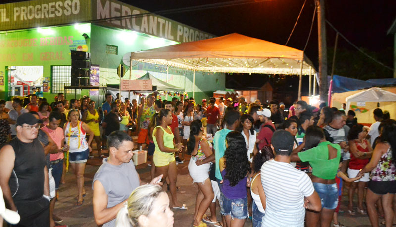 Carnaval Esperança Folia atrai público de outros bairros de Rio Branco e anima comunidade