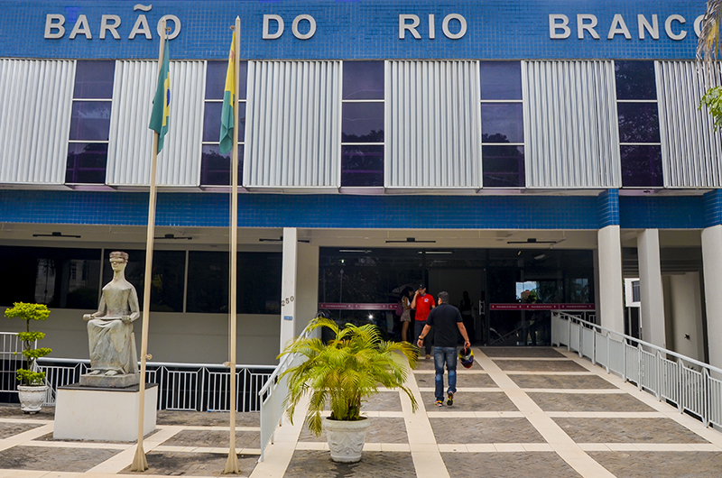 Justiça decide que aluno não pode ser indenizado porque professor “o mandou estudar”