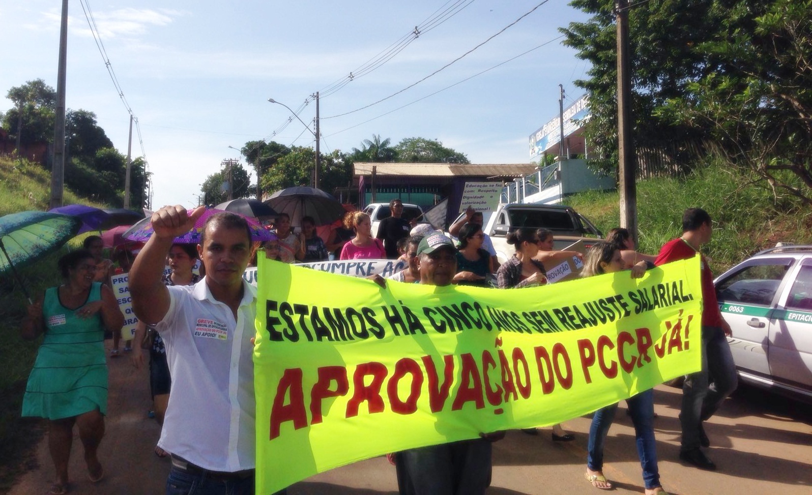 Professores de Epitacolândia entram em greve por tempo indeterminado