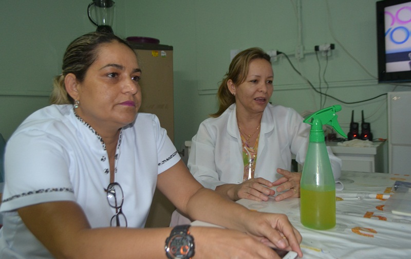 Médicos e enfermeiras usam óleo de castanha para ajudar partos naturais