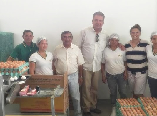 Petecão visita Granja Carijó e diz que empresa é exemplo de “como fugir da crise”