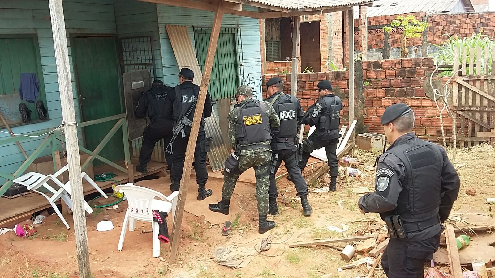 Polícia recupera caminhonete do Senai, prende quadrilha e apreende quantia em dólar