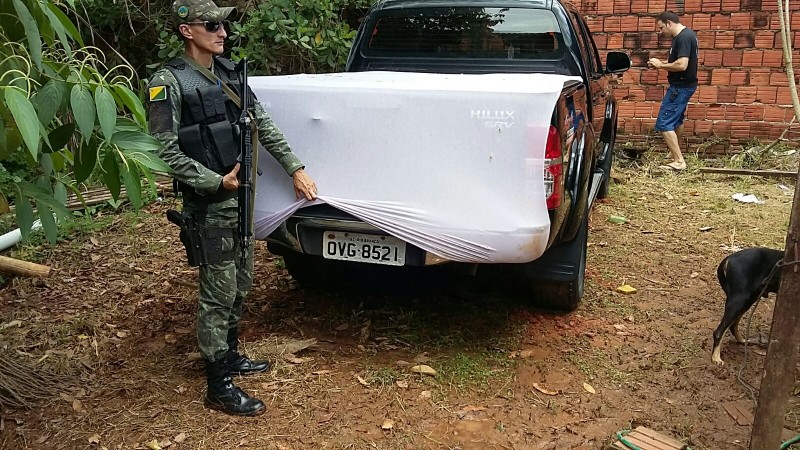 Veículo roubado estava escondido em um residência na Estrada da Floresta/Foto: cedida