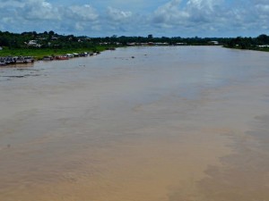 Rio Juruá subiu dois metros em 48 horas (Foto: Adelcimar Carvalho/G1)