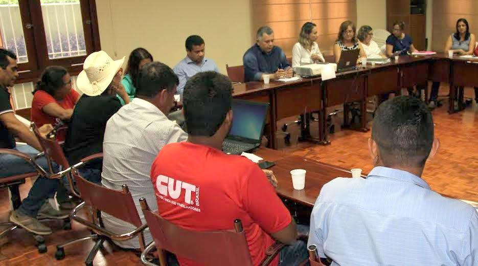 Sindicato da Educação avança em reajuste de 23.75% a funcionários e 19.48% aos professores