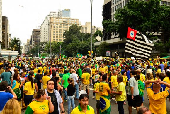 Debate político no Brasil está “infantilizado”, diz pesquisadora
