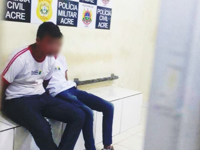 Adolescentes fardados são presos após tentativa de assalto no centro de Rio Branco