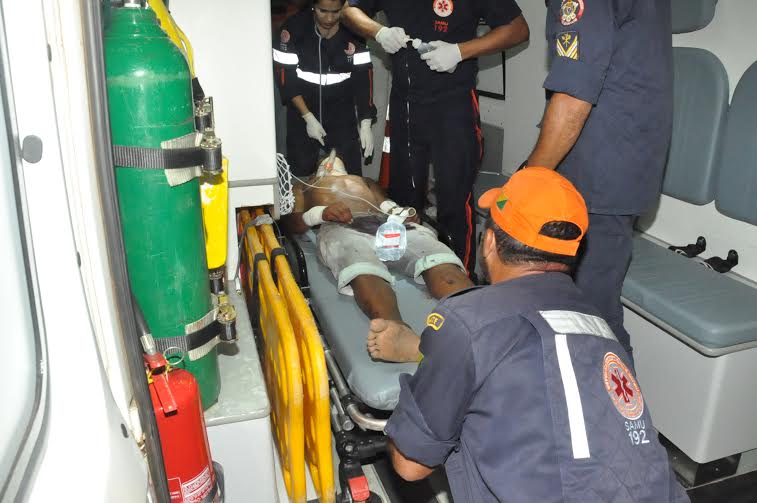 O jovem foi socorrido por uma viatura do Samu/Foto: ContilNet