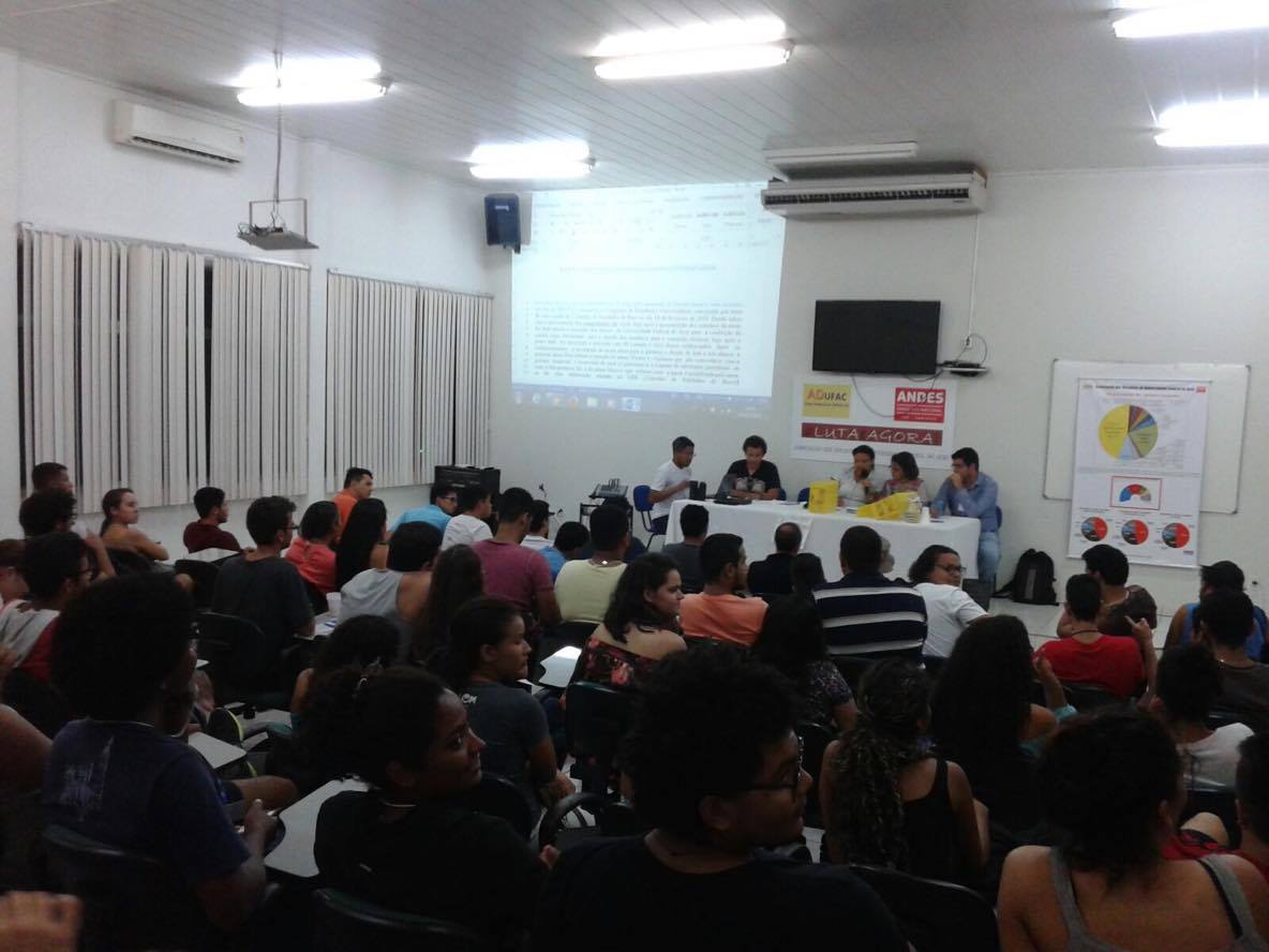 Alunos da Ufac marcam data da eleição do DCE