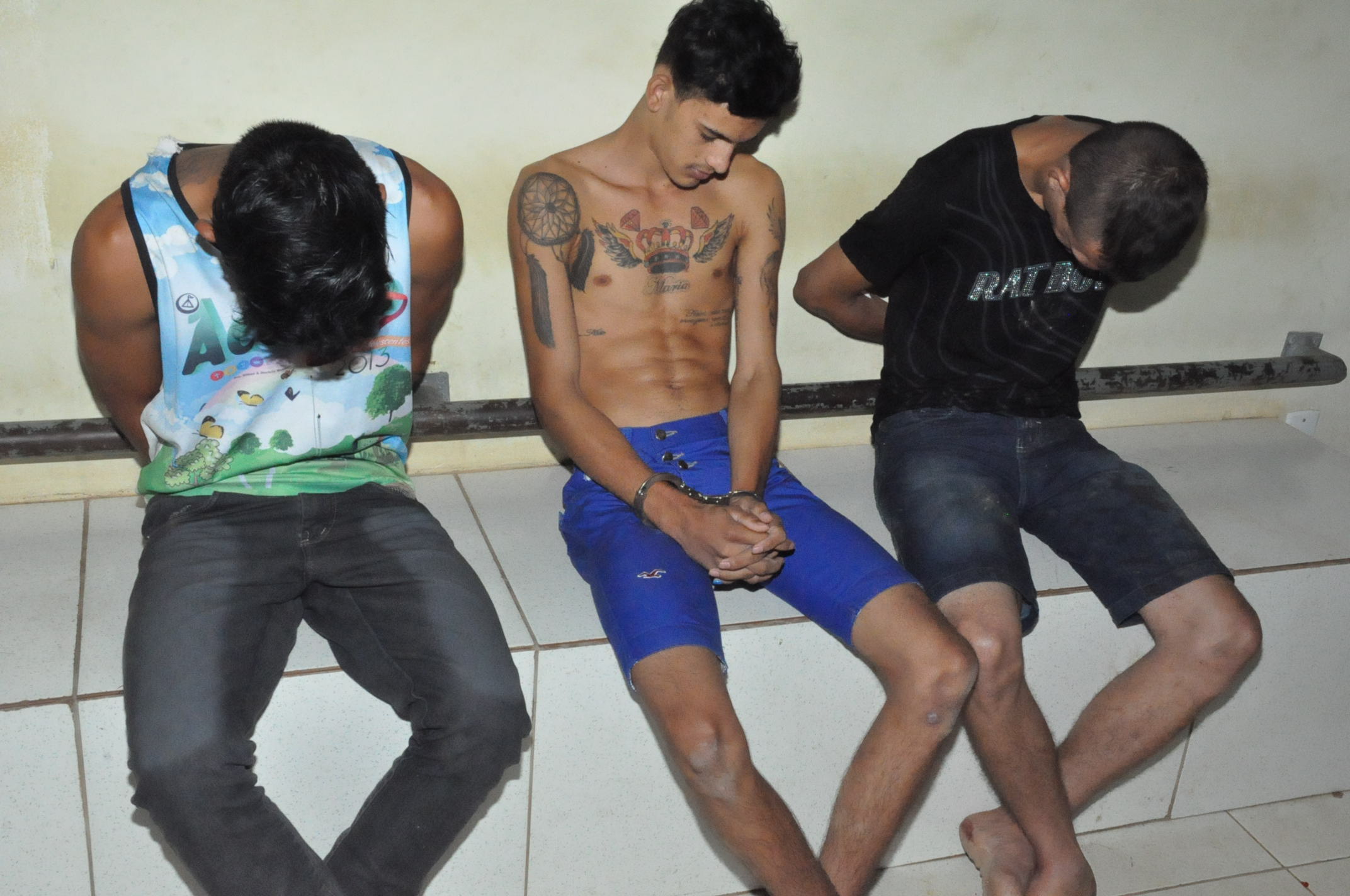 Polícia prende homens suspeitos de assaltar distribuidora na Sobral