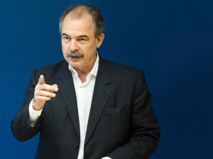 O recado de Mercadante a Delcídio: 'Só estou aqui pra ajudar'(Ed Ferreira/Folhapress)