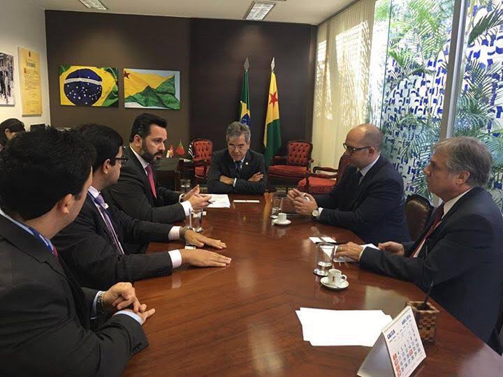 Senador e deputado se reúnem com executivo da Avianca e solicitam voos para o Acre