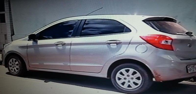 Carro da vítima foi resgato pela polícia