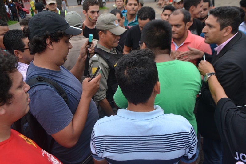 Manifestantes pró e contra Lula se encontram no centro e por pouco não entram em confronto