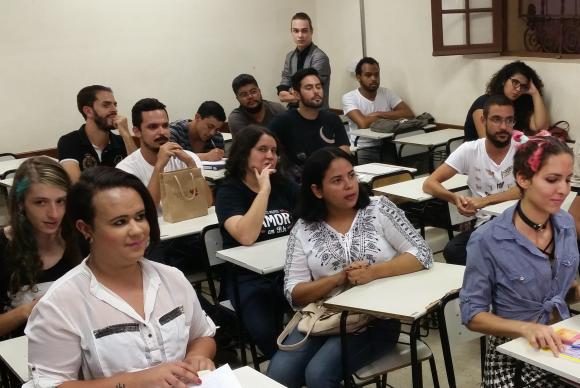 Cursinho TransEnem BH prepara estudantes travestis e transexuais em Belo Horizonte e ajuda os alunos a transformar a realidade de exclusão educacional enfrentada por elesLéo Rodrigues/Agência Brasil
