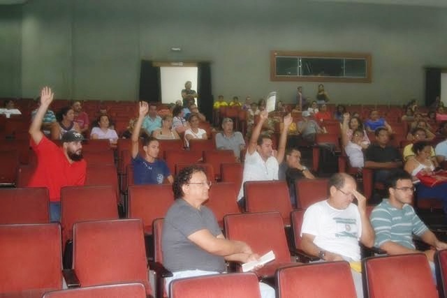 Servidores da Educação aprovam proposta de reajuste salarial