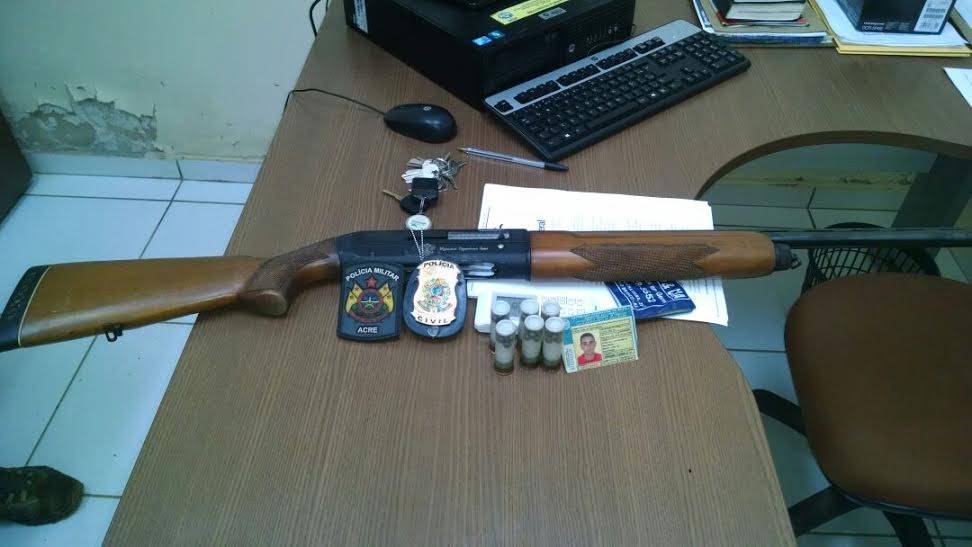 Arma de fabricação russa é apreendida durante operação em Assis Brasil