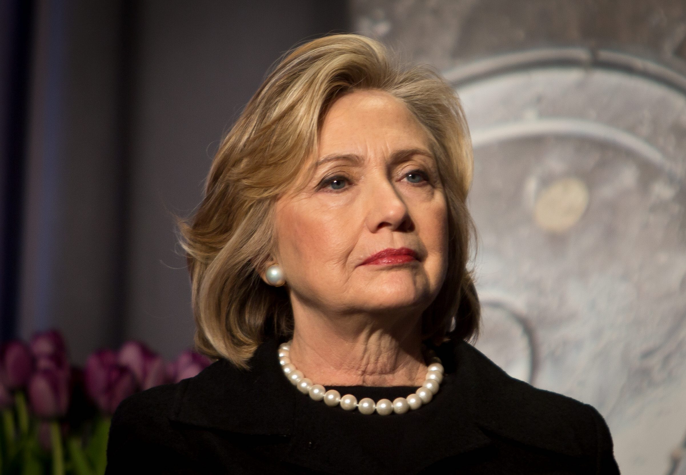 Hillary terá que superar grandes desafios
