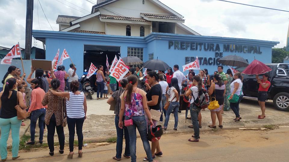 Após servidores da educação ocuparem prefeitura, André Hassem recebe sindicato