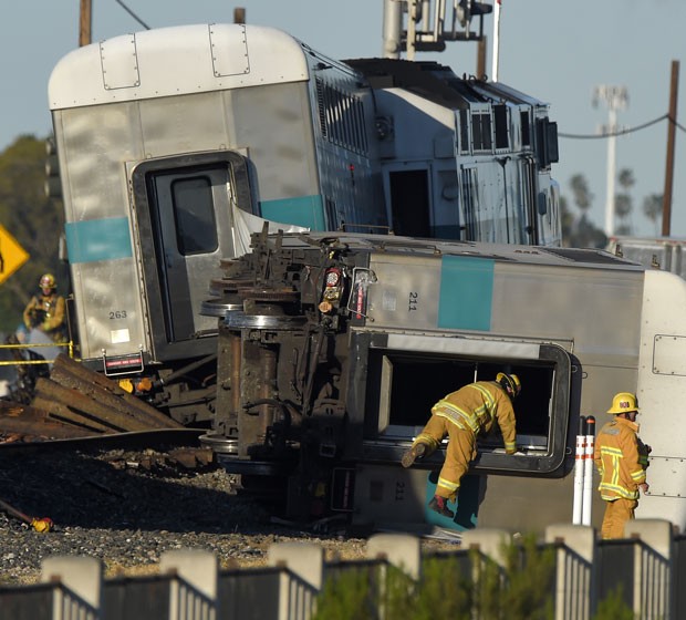 Acidente com trem deixa 14 feridos na Califórnia