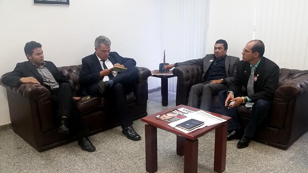 Petecão recebe visita do prefeito de Jordão, Elson Farias