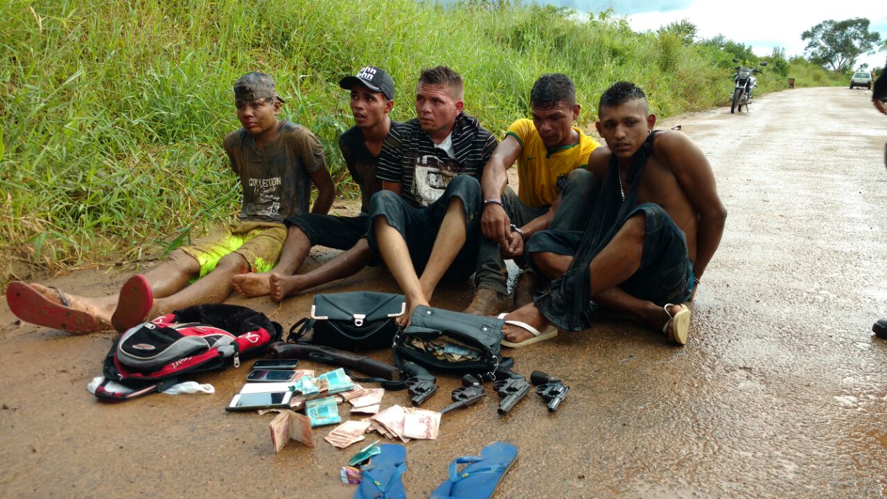 Polícia troca tiros com assaltantes e prende 6 suspeitos de assalto a comércio em Sena
