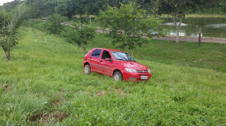 Mulher perde controle de veículo e capota na BR-364, vítima foi levada ao PS