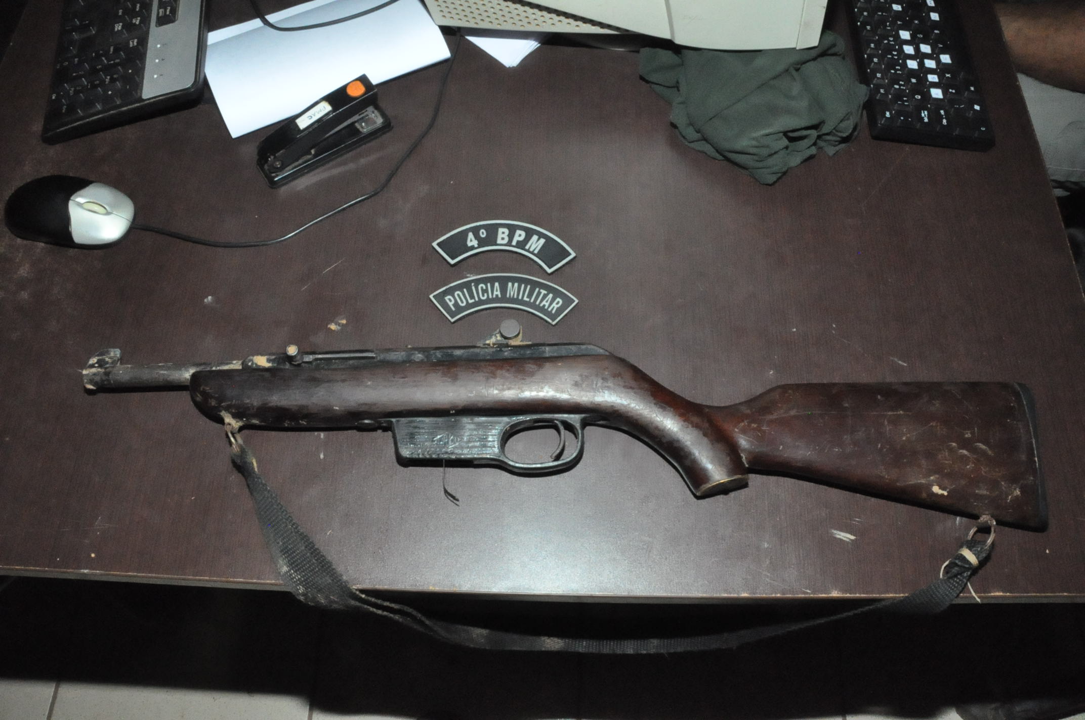 Dois adolescentes são apreendidos com arma de fogo no bairro Calafate