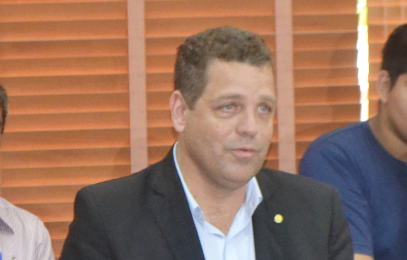 “Não se para o Brasil só com os cargos comissionados”, diz Rocha sobre declaração de Ermicio