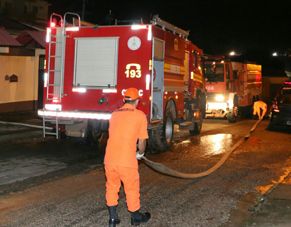 Incêndio atinge 5 apartamentos no Jardim de Alá; fogo é contido