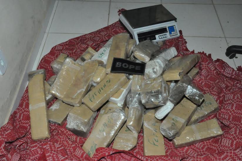Bope prende 5 pessoas em flagrante com mais de 40 kgs de maconha