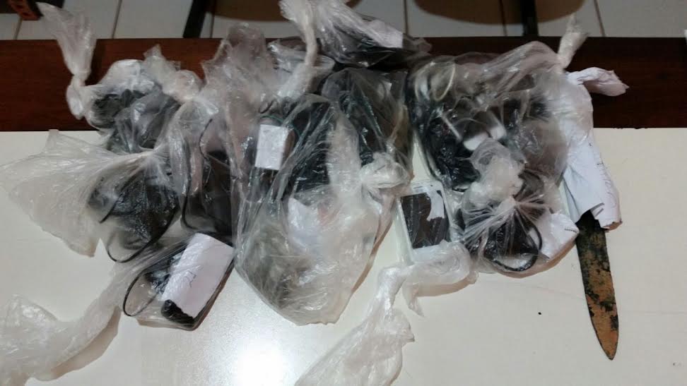 Agentes penitenciários encontram drogas e celulares em presídio na Capital