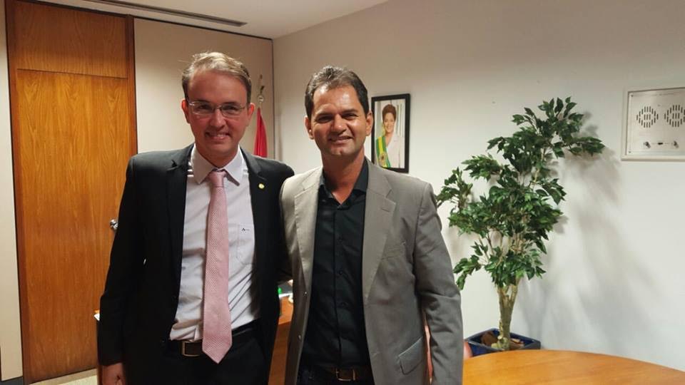 Mano se reúne com parlamentares acreanos e solicita apoio para projetos de Sena