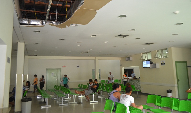 Vários setores do Hospital das Clínicas de Rio Branco têm teto comprometido após chuva