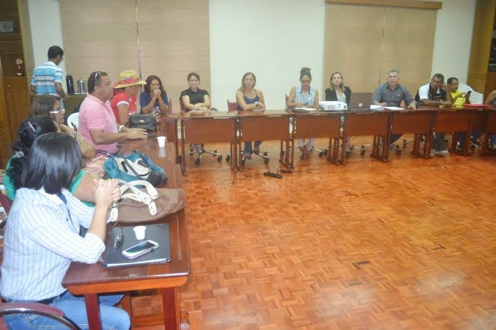 Sinteac negocia com governo por gratificação de secretários de escola e coordenadores