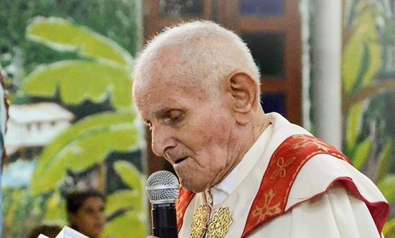 Padre Paolino é submetido a cirurgia de traqueostomia; estado de saúde ainda é grave