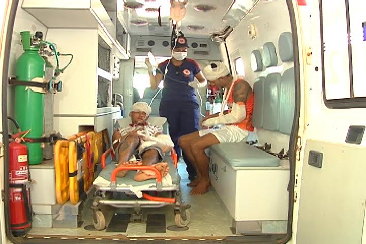 Dupla foi conduzida ao PS por uma ambulância do Samu