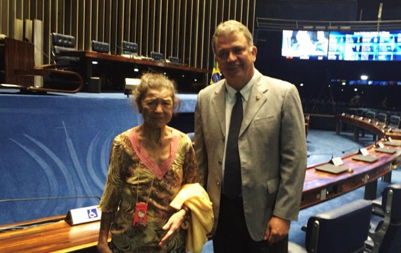 Francisca durante visita ao filho Petecão, no Senado/Foto: Arquivo pessoal
