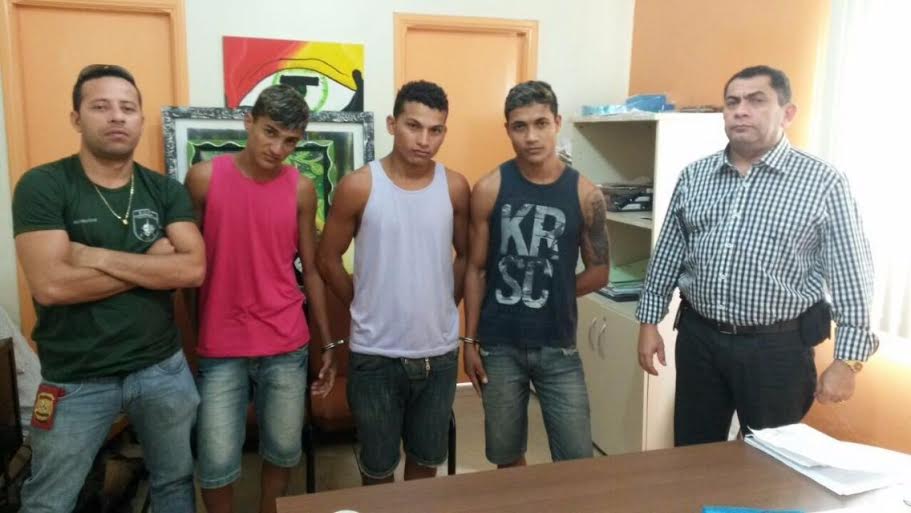 Polícia Civil prende três pessoas comercializando droga no entro de Tarauacá