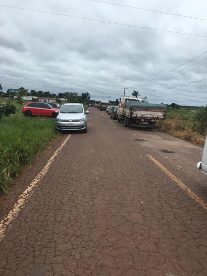 Moradores da Estrada de Porto Acre protestam contra fechamento de posto policial