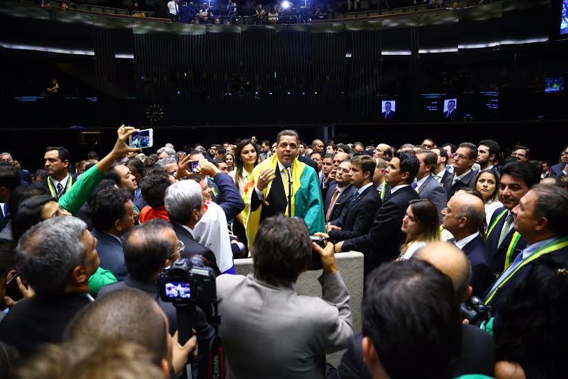 “Por um novo futuro para as novas gerações, eu voto sim pelo impeachment”, Major Rocha