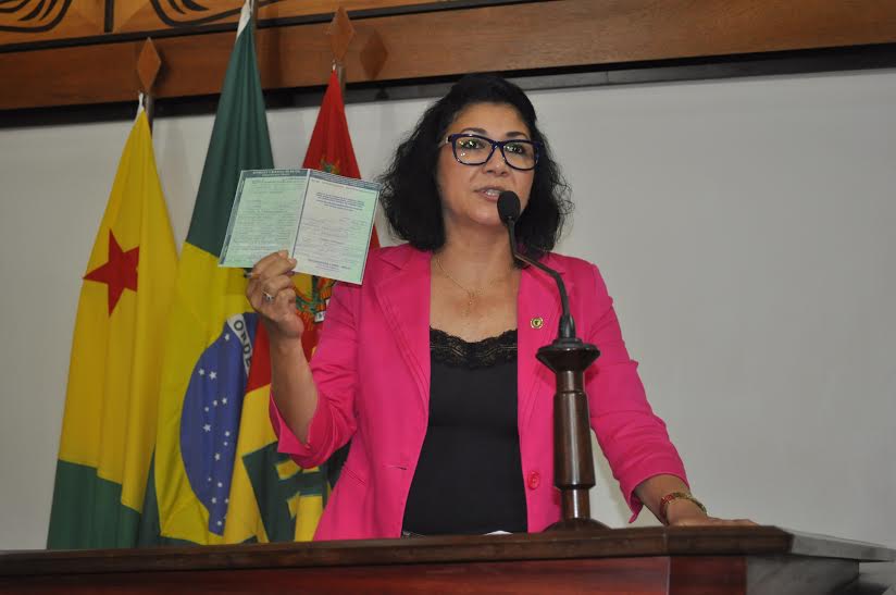 Sinhasique denuncia descumprimento de Lei que limita tempo de espera no Detran