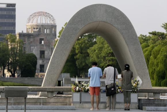 Obama faz visita inédita a Hiroshima, devastada pelos EUA na 2ª Guerra